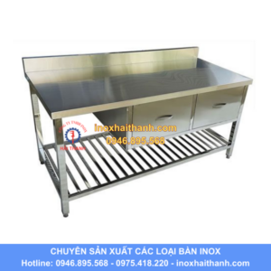 bàn inox có thành sau, có 1 giá nan dưới