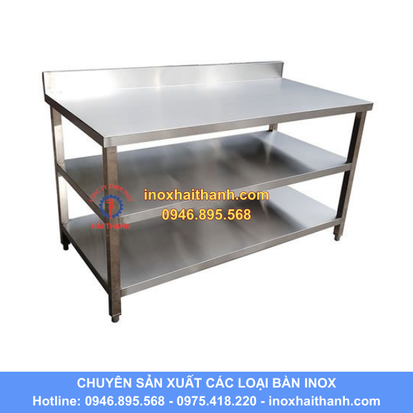 bàn inox có thành sau, có 2 giá phẳng dưới