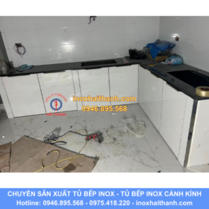 tủ bếp inox cánh kính